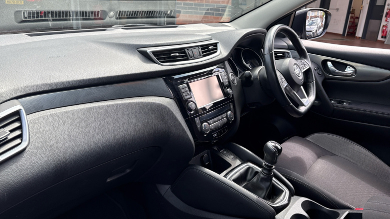 Nissan Qashqai 1.2 DiG-T N-Connecta 5dr Petrol Hatchback